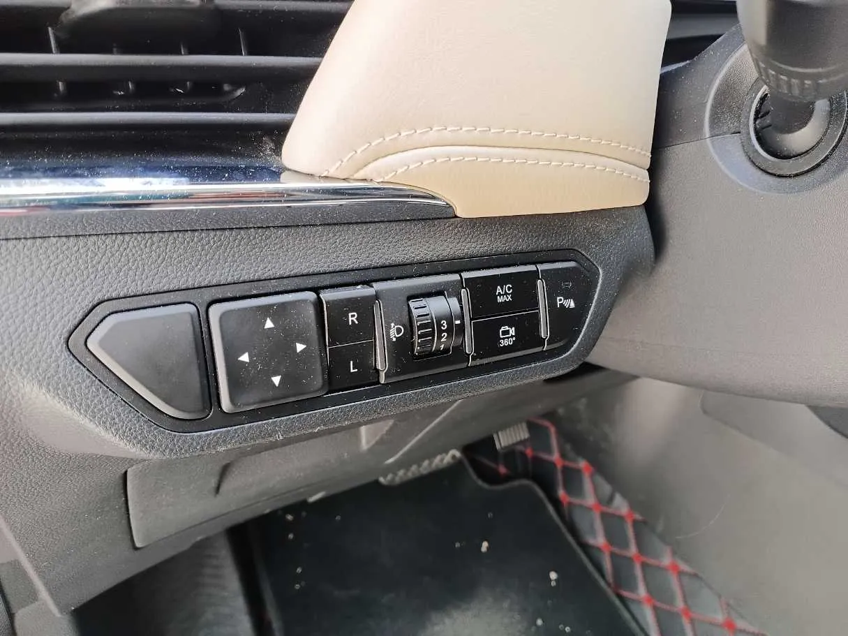 Car image 22