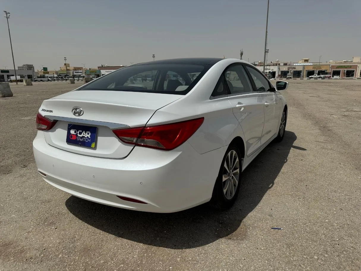 Car image 5