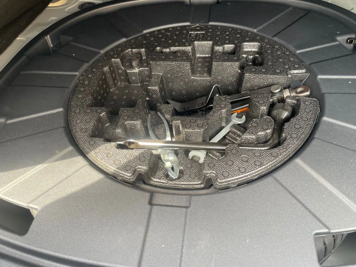 Car image 25