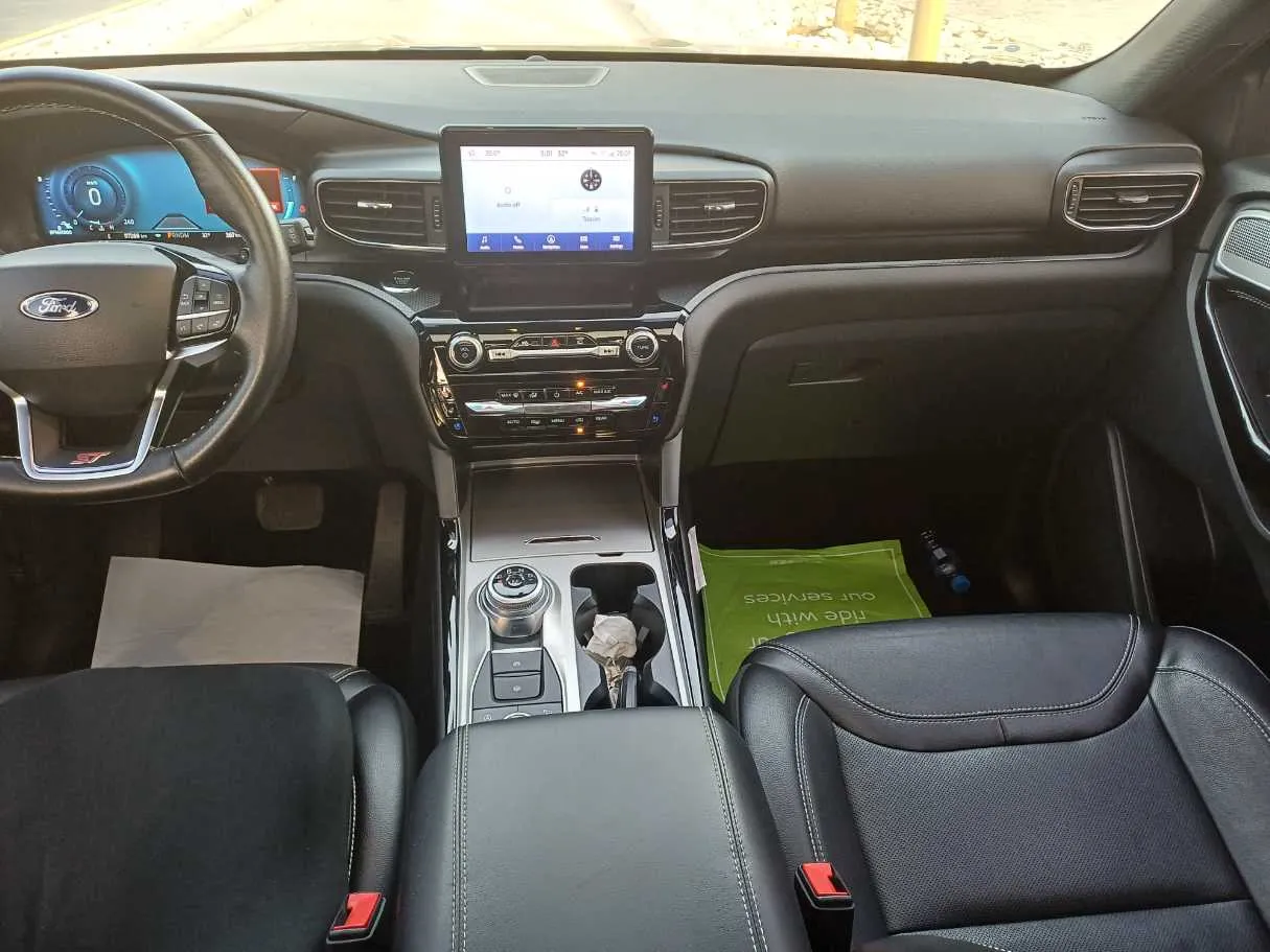 Car image 15