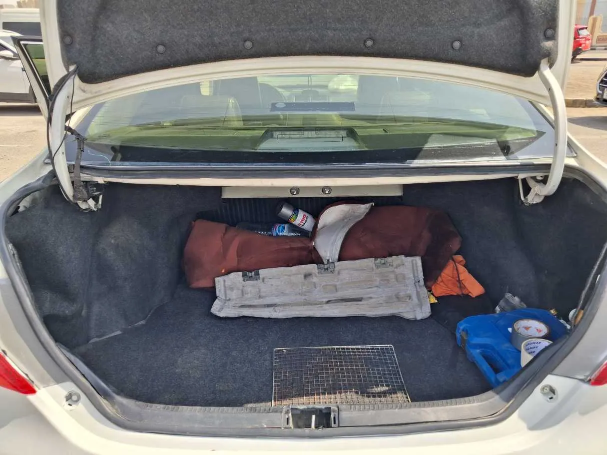 Car image 18