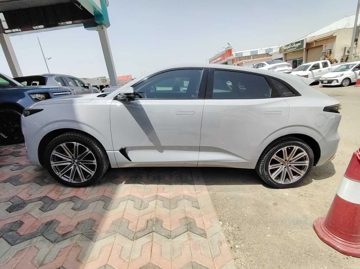 Car image 8