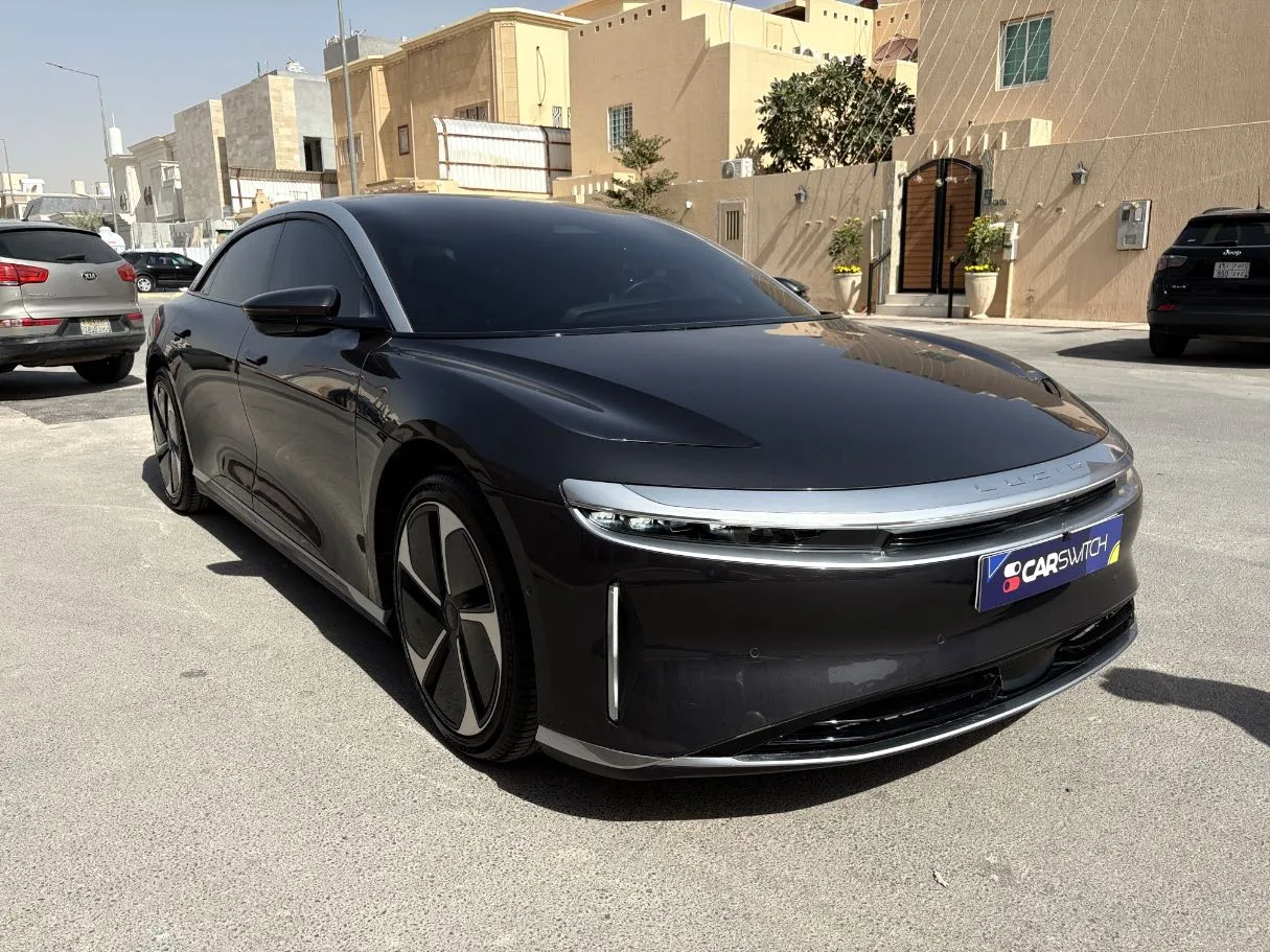 Car image 3