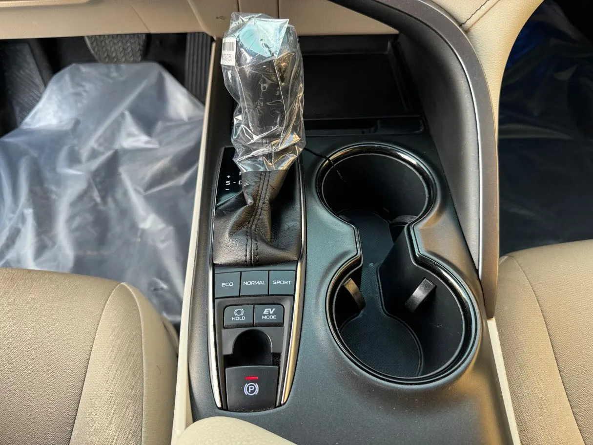 Car image 17