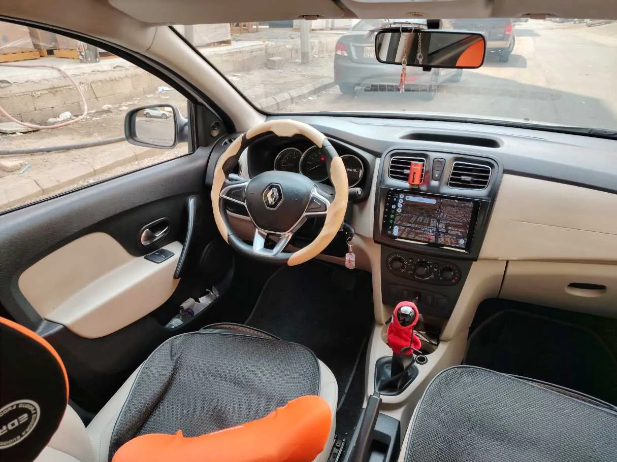 Car image 19