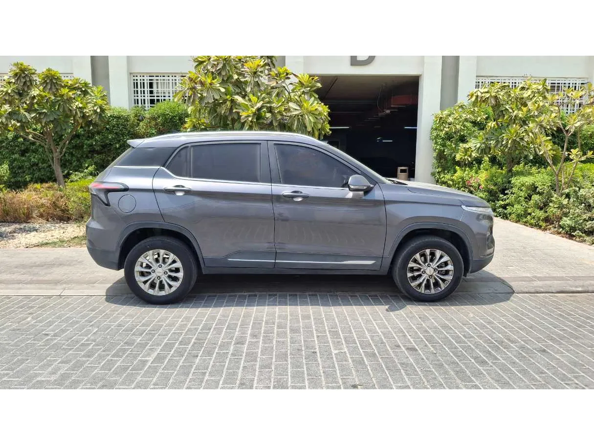 Car image 8