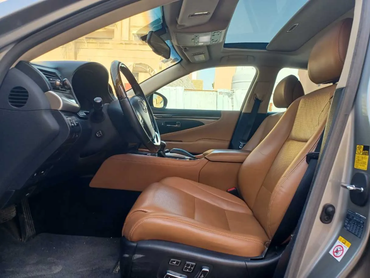 Car image 11