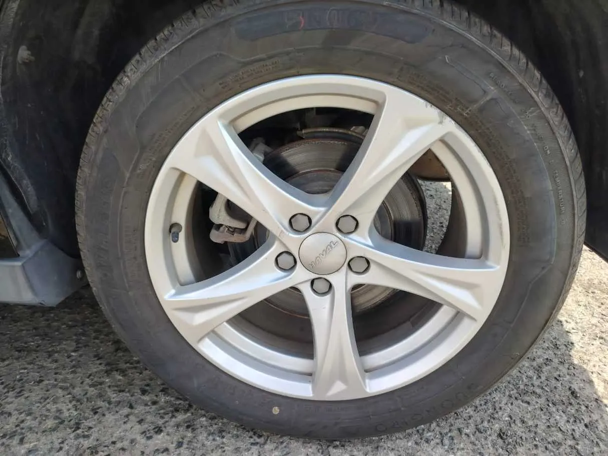 Car image 9