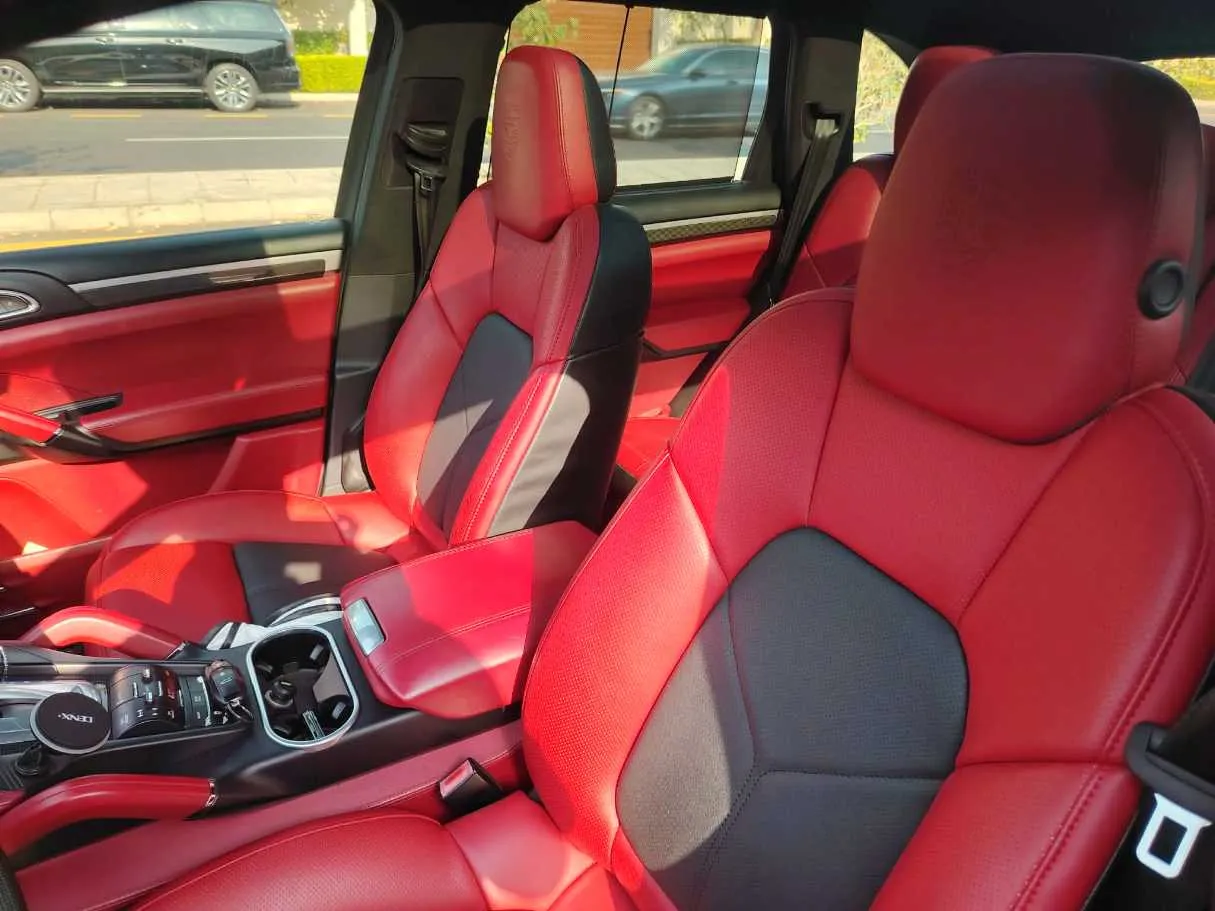 Car image 16