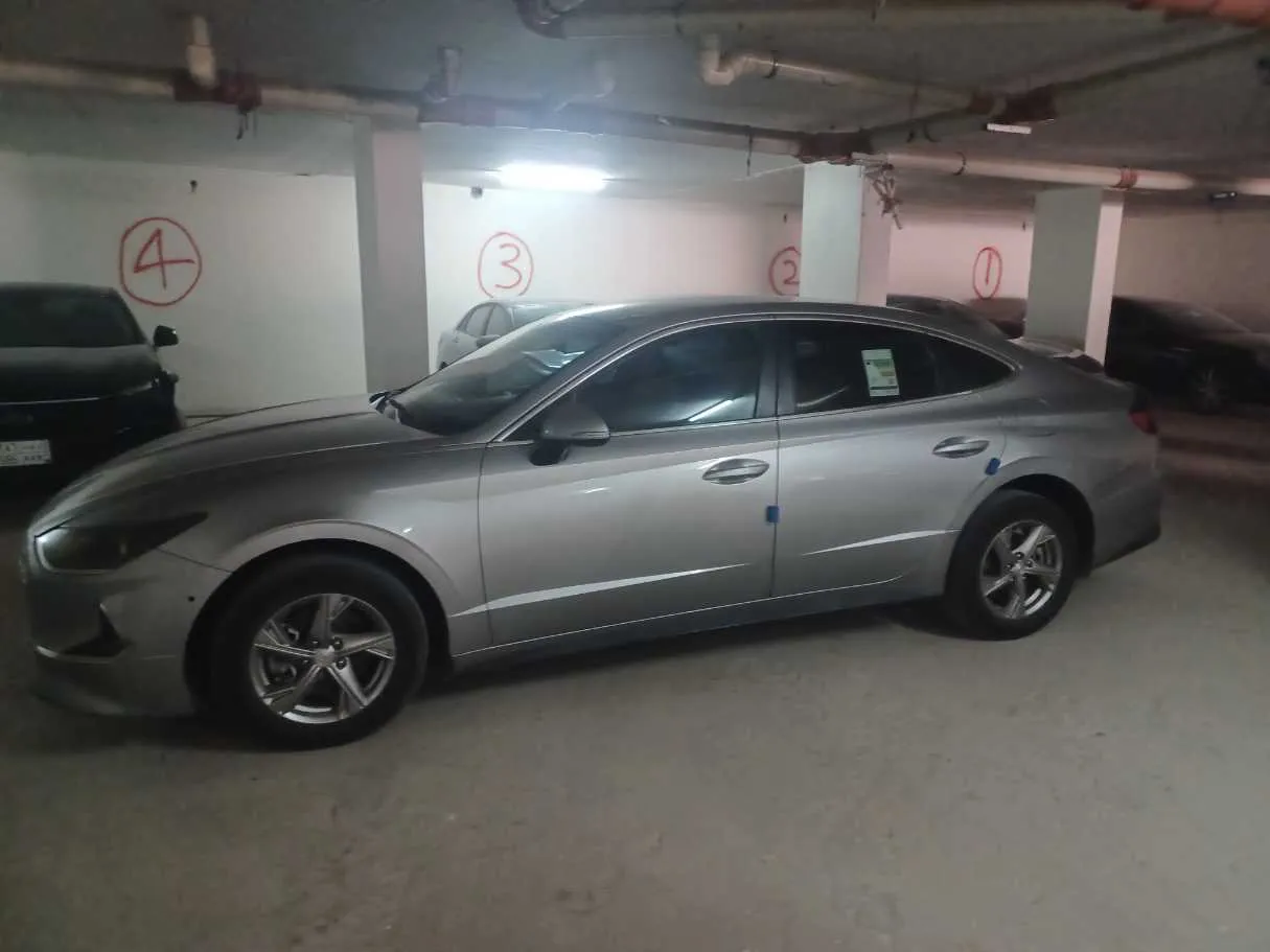 Car image 8