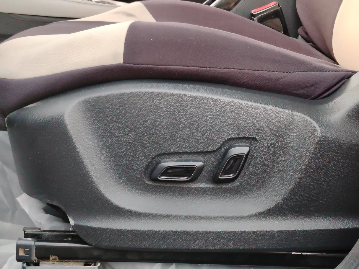 Car image 30