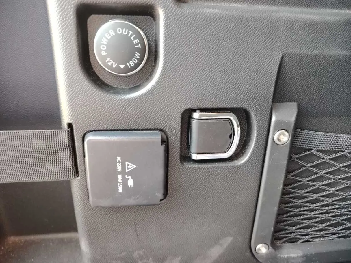 Car image 30