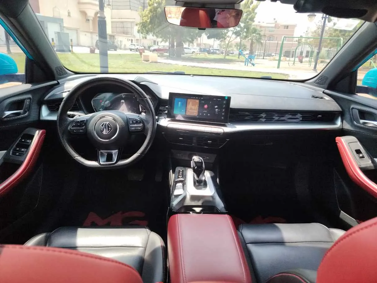 Car image 19