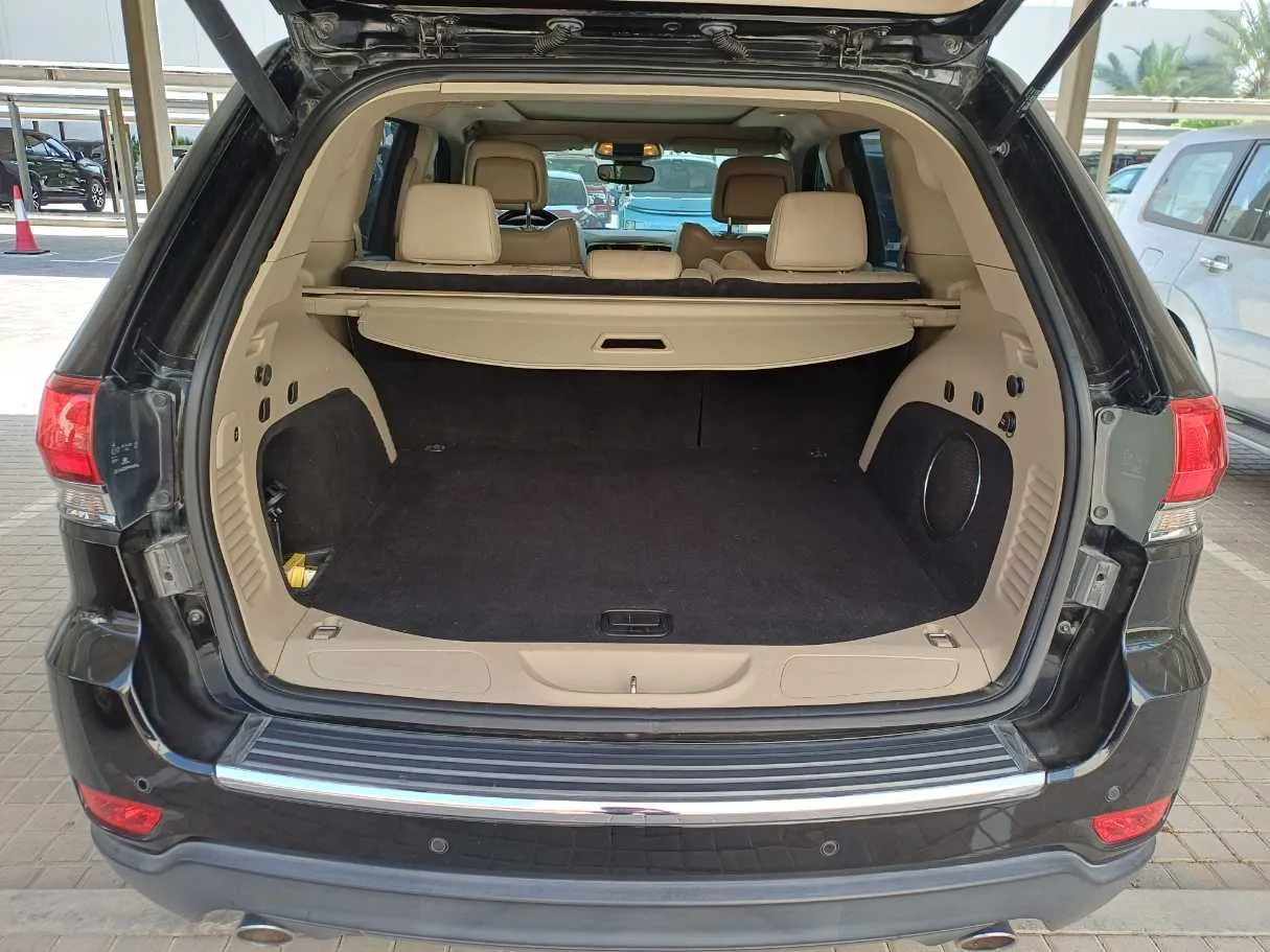 Car image 19