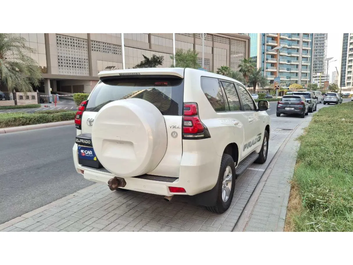 Car image 5