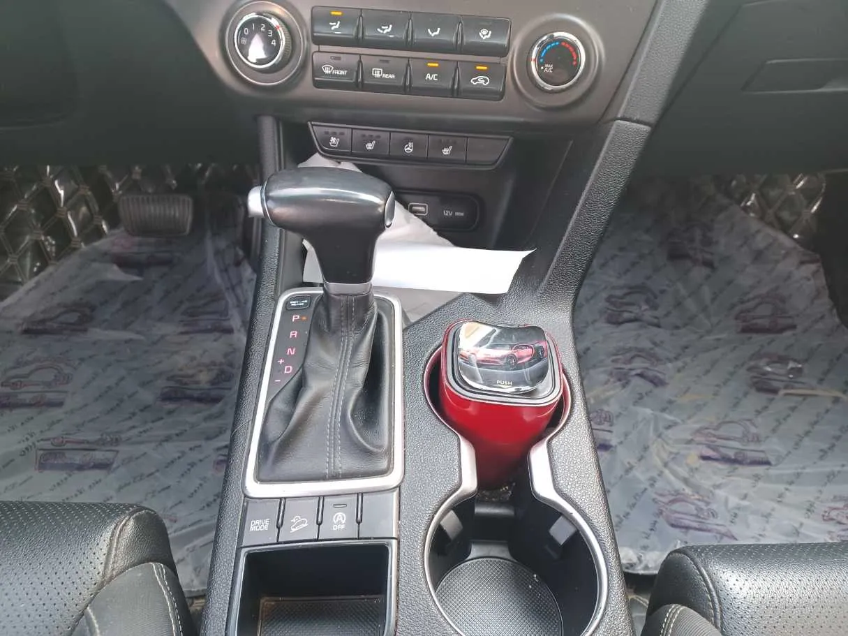 Car image 13
