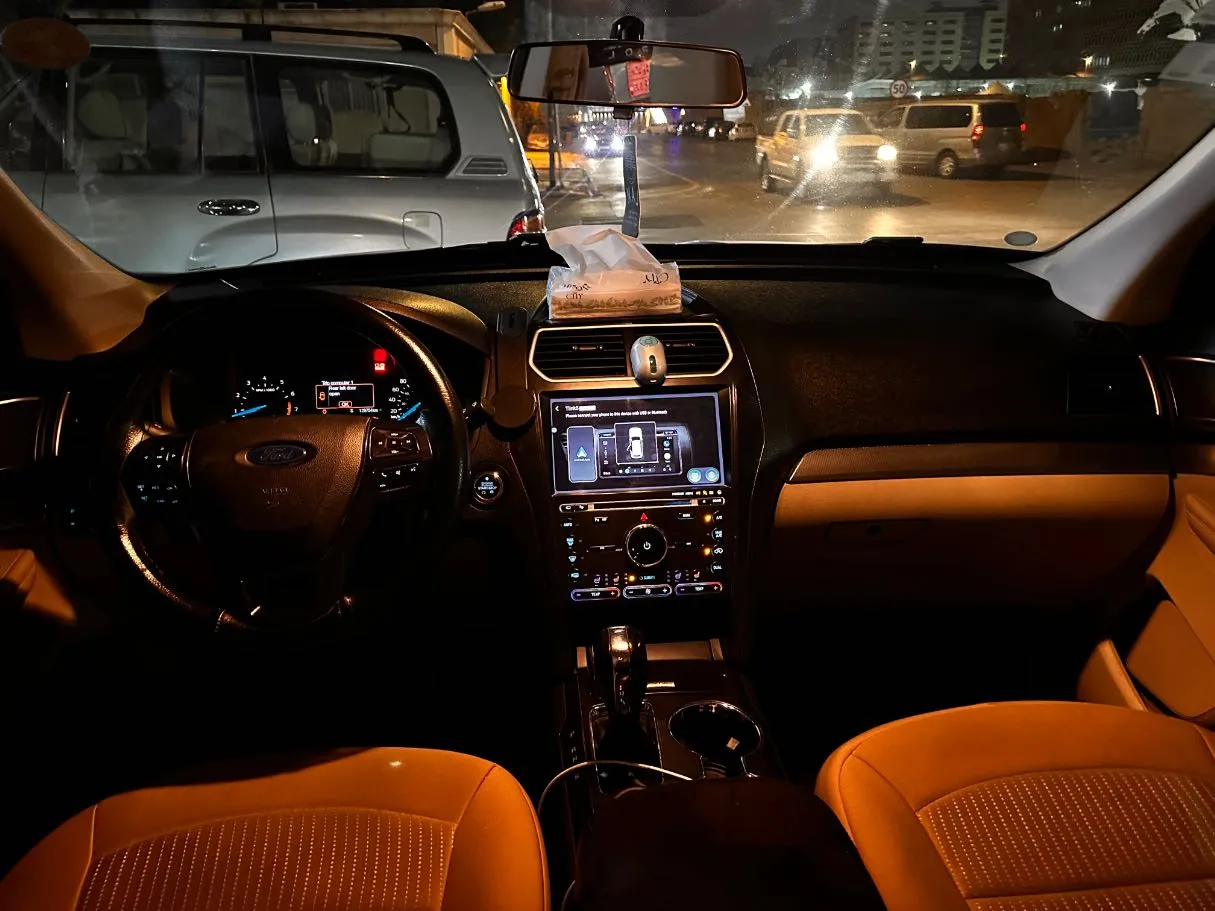 Car image 17