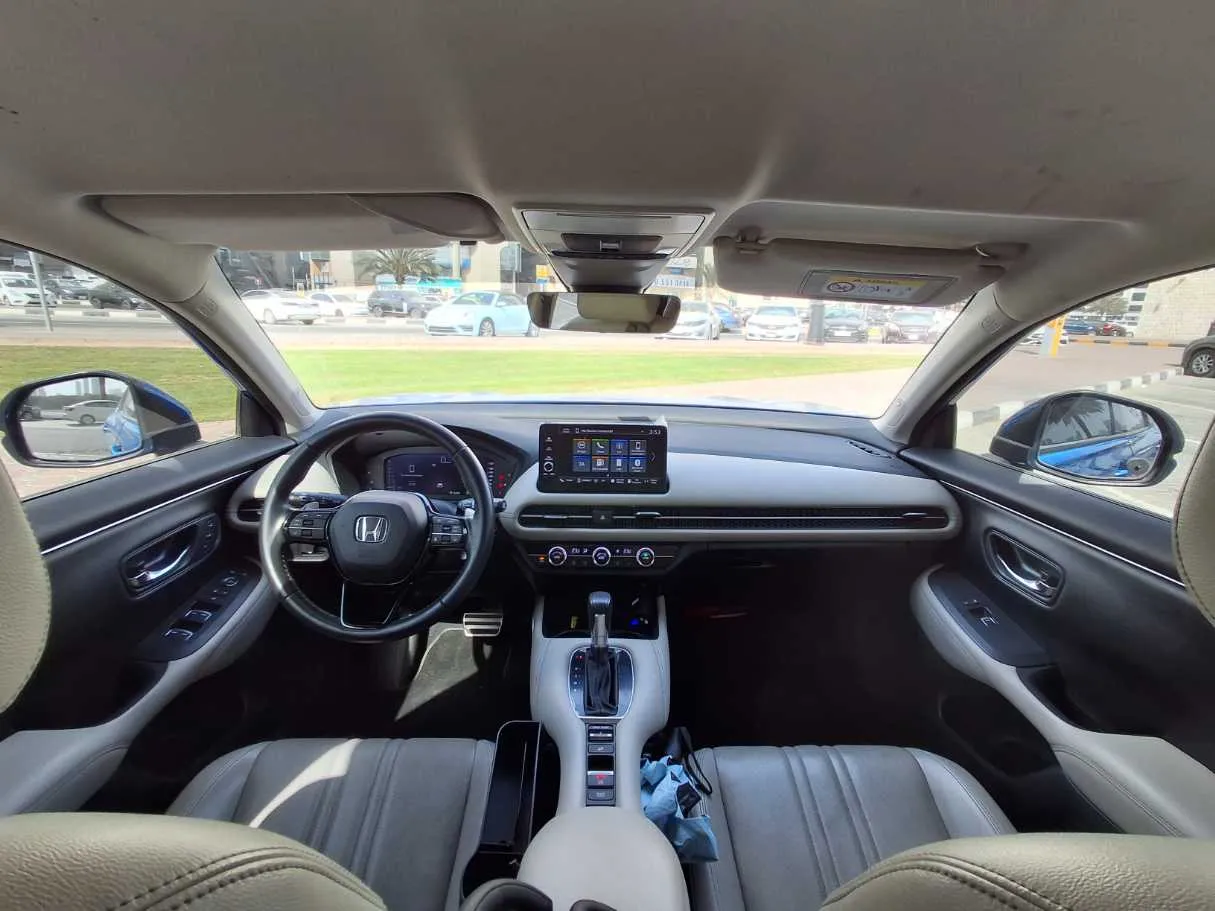Car image 18