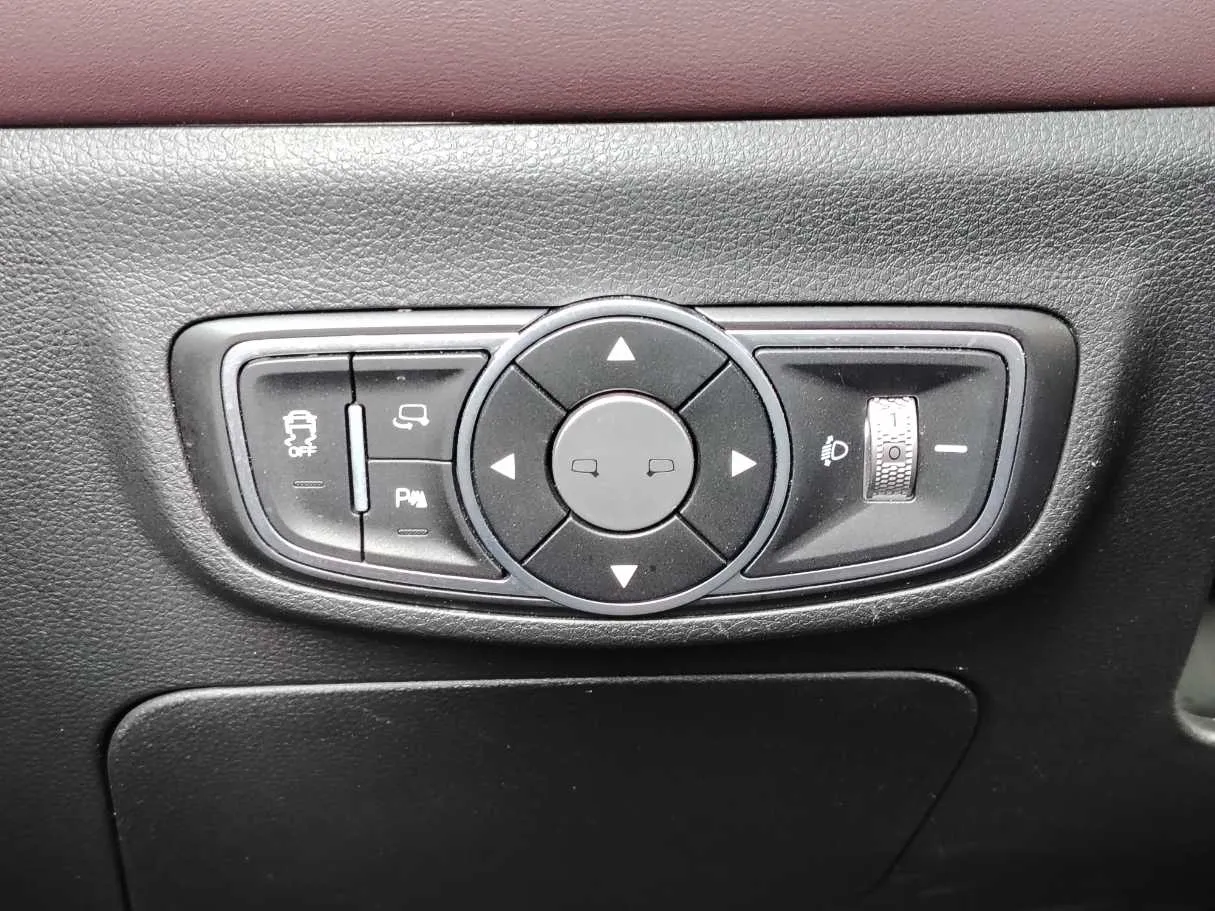 Car image 35