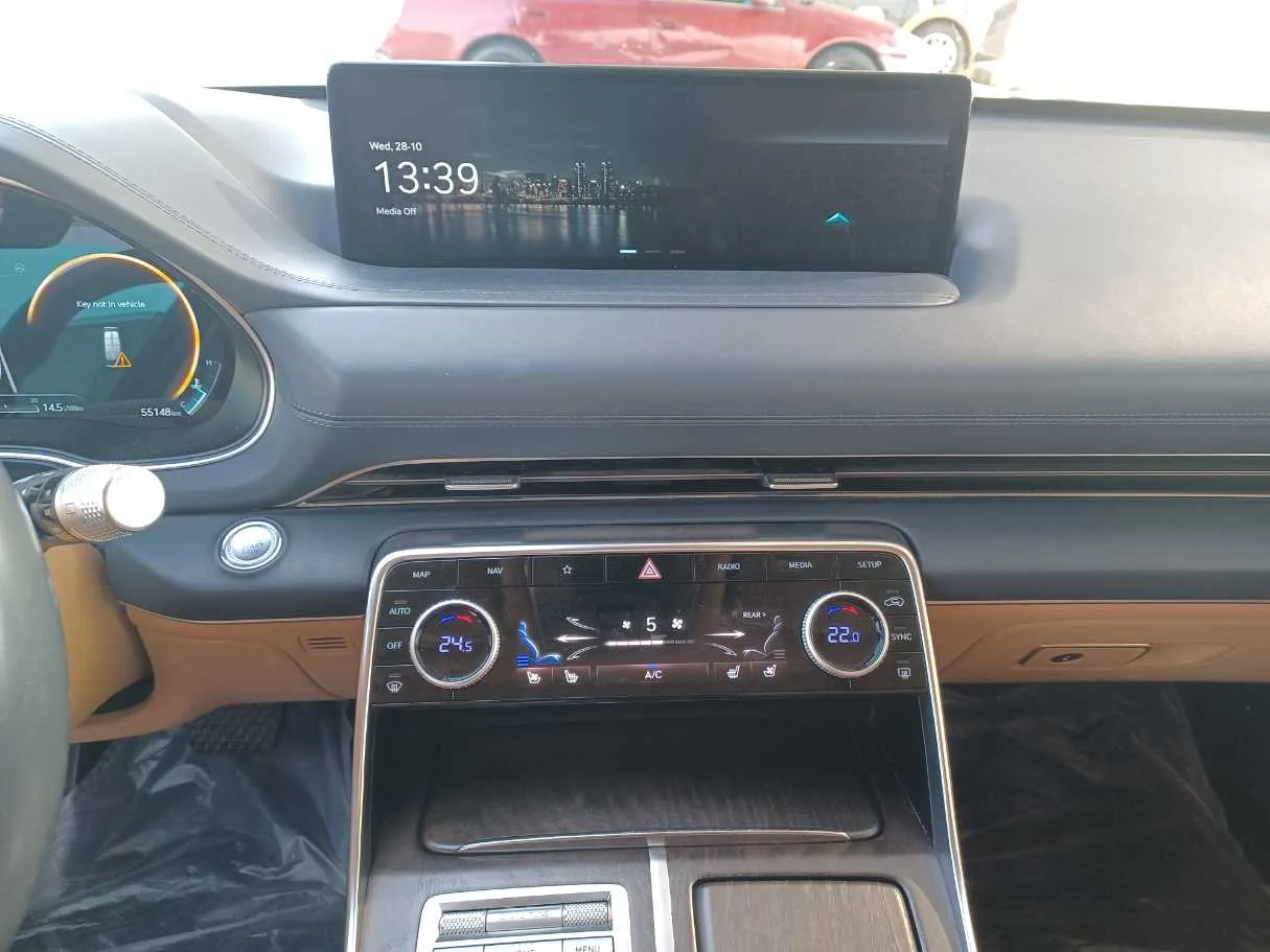 Car image 14