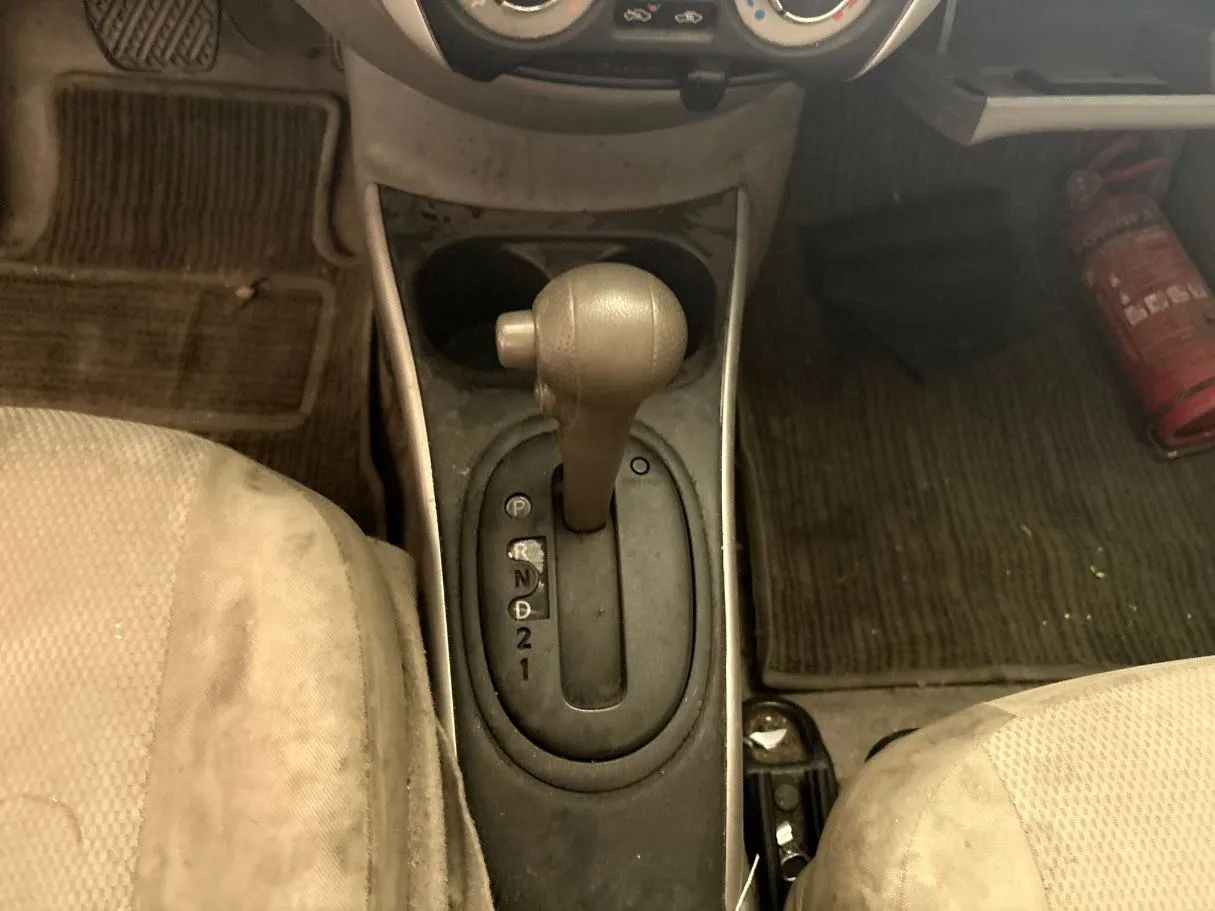 Car image 11