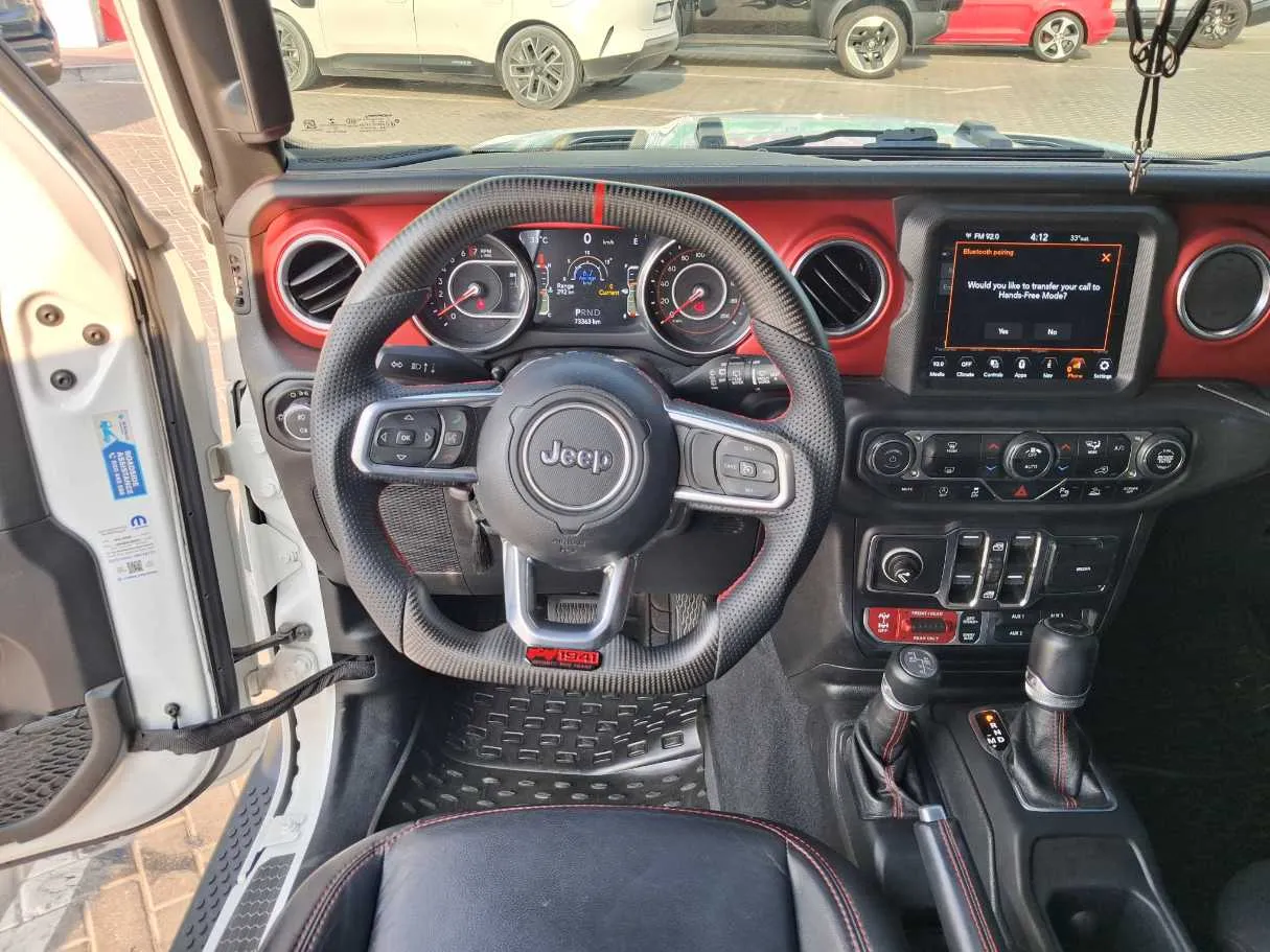 Car image 14
