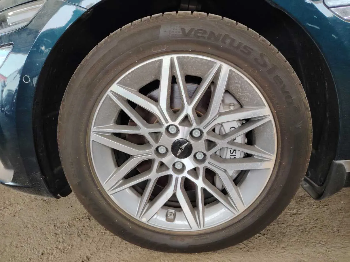 Car image 10