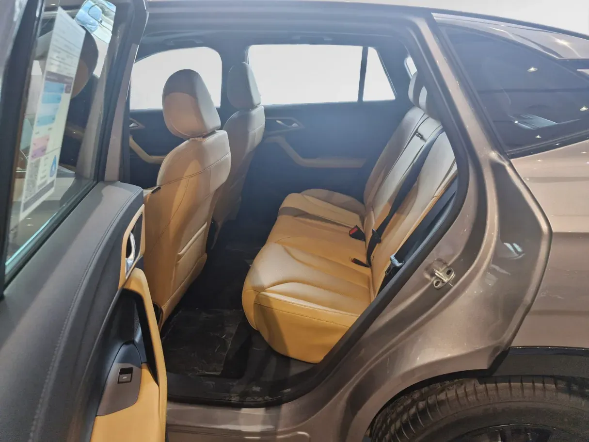 Car image 6