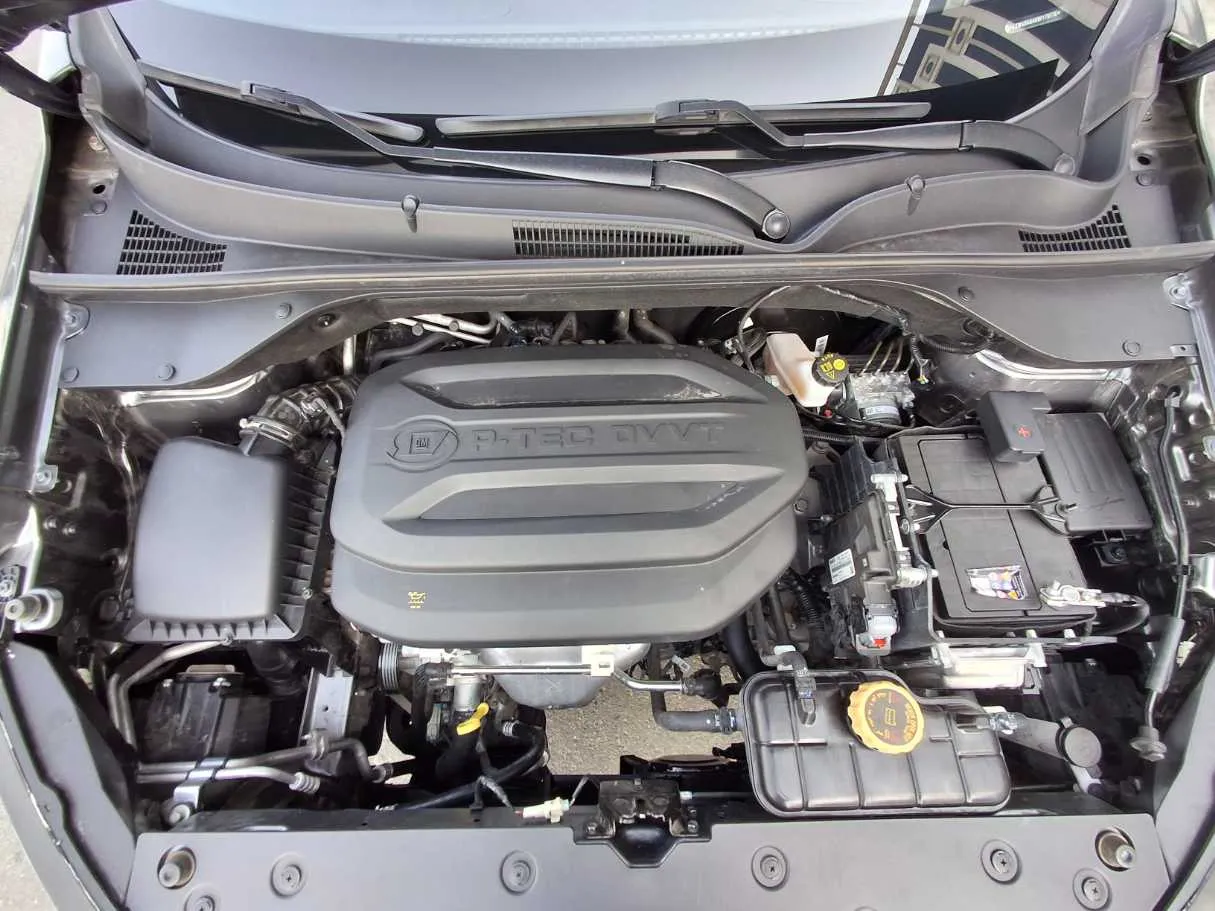 Car image 19