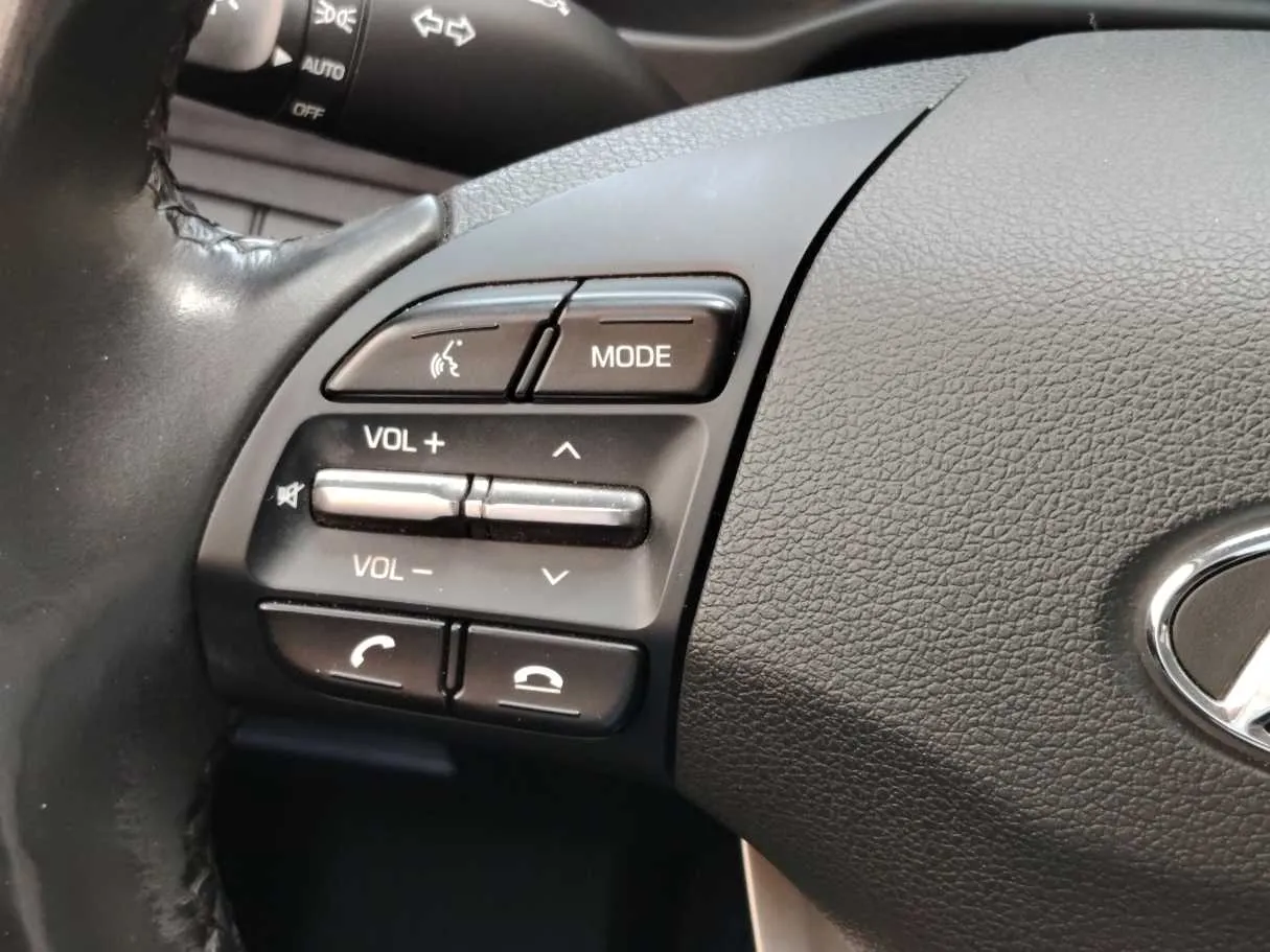 Car image 25