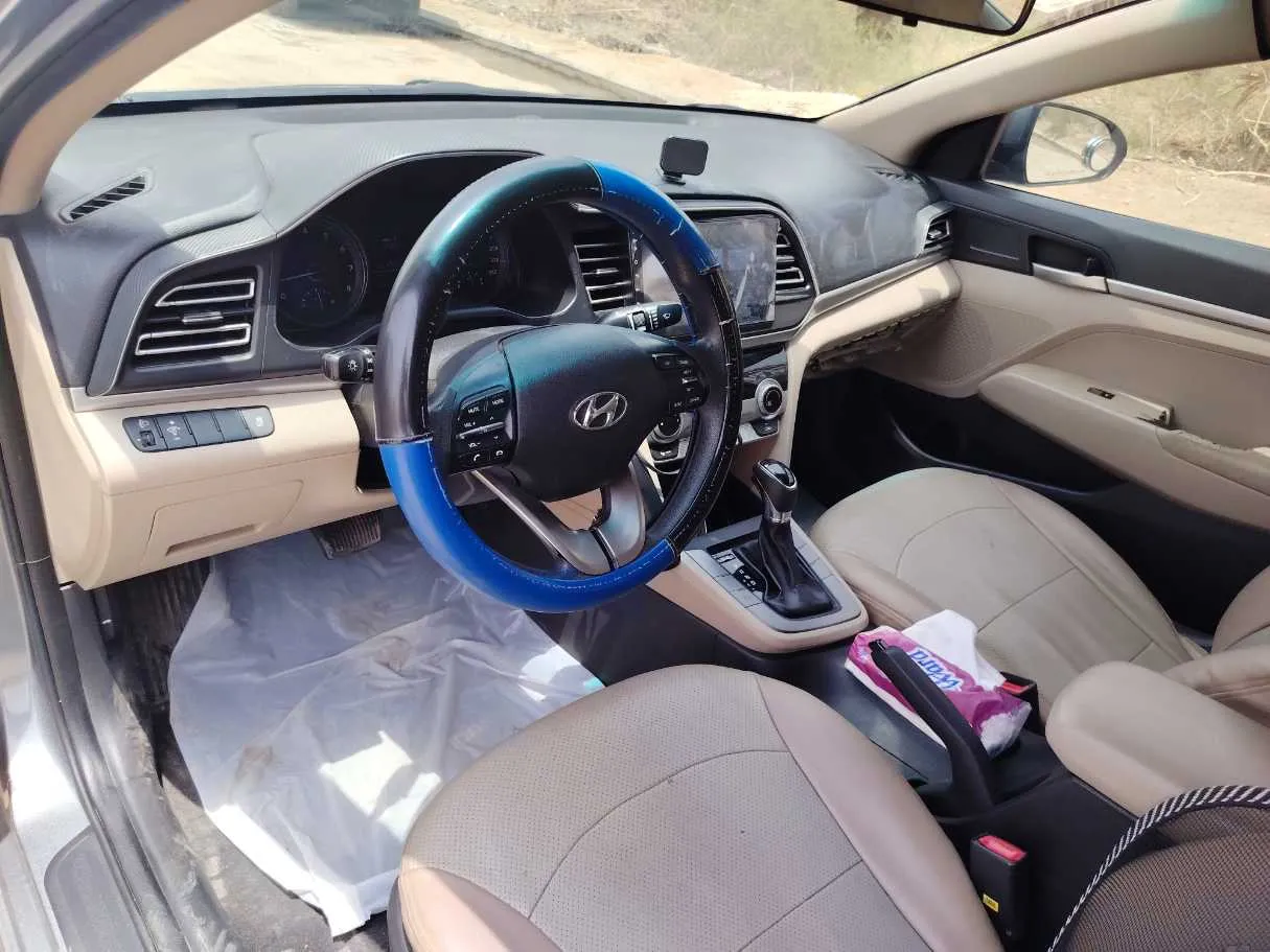 Car image 12