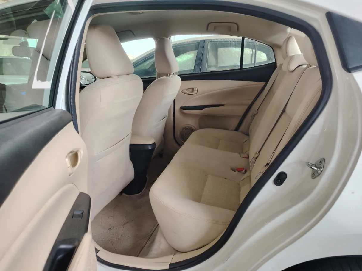 Car image 15