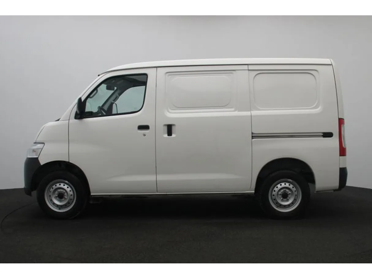 Car image 3