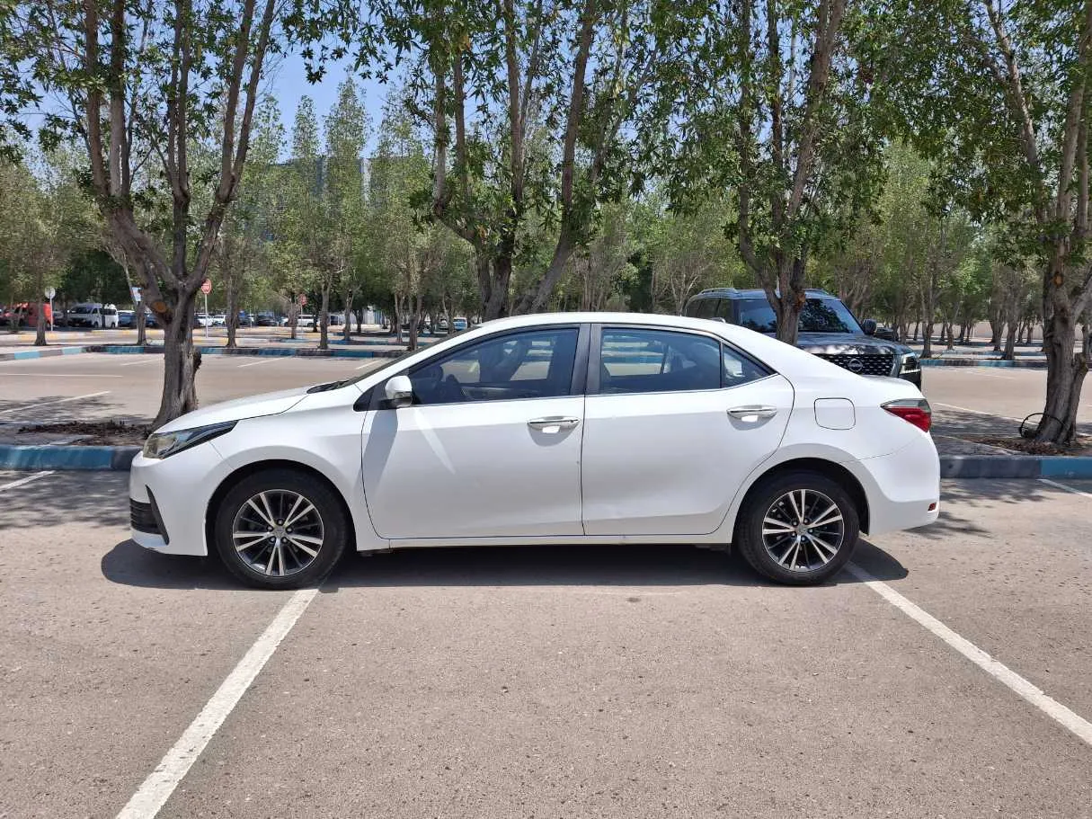 Car image 8