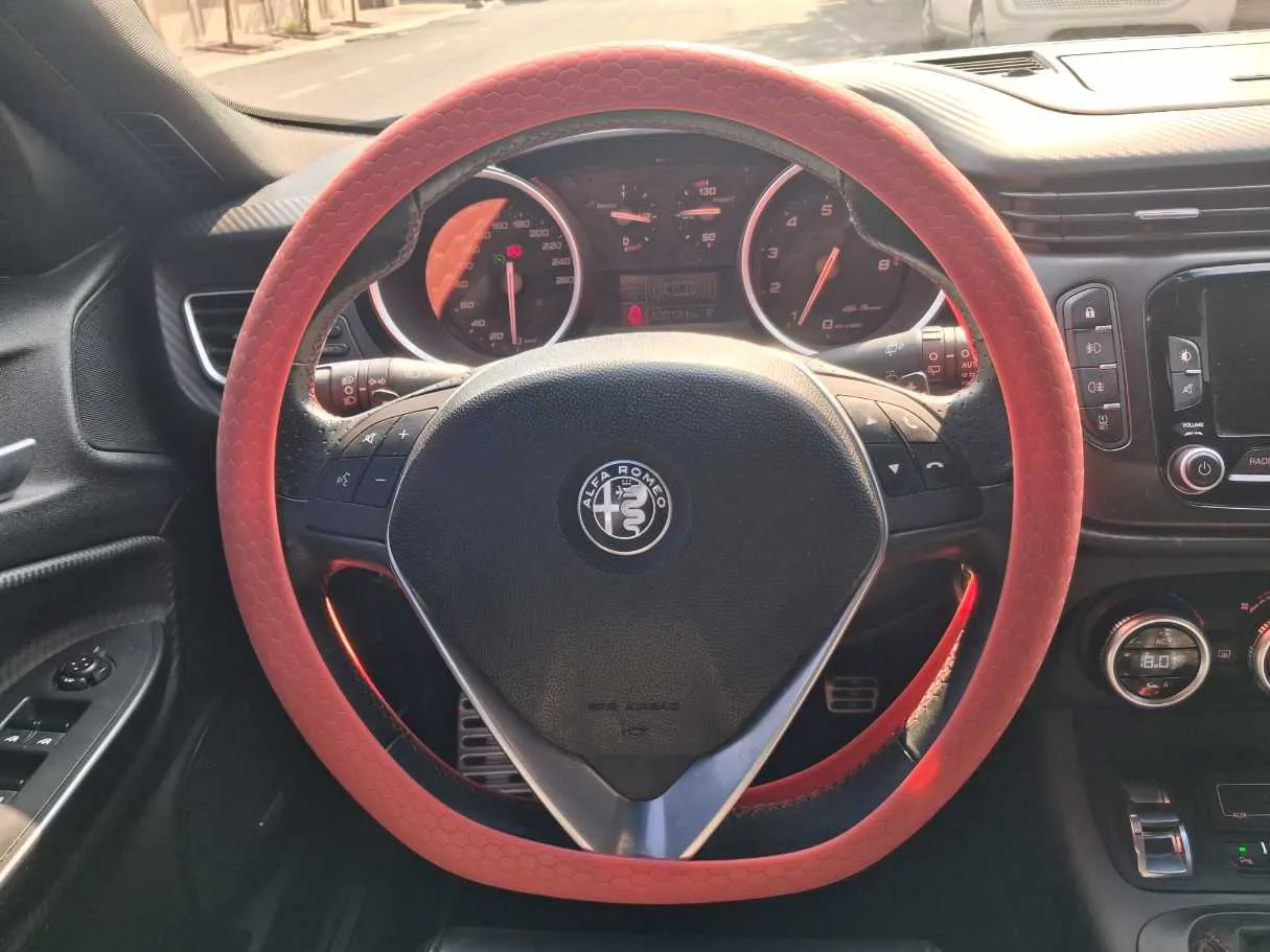 Car image 17