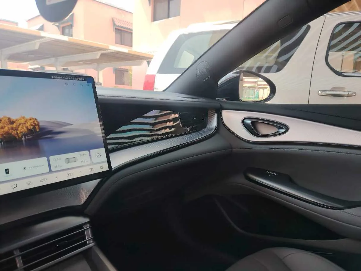 Car image 22