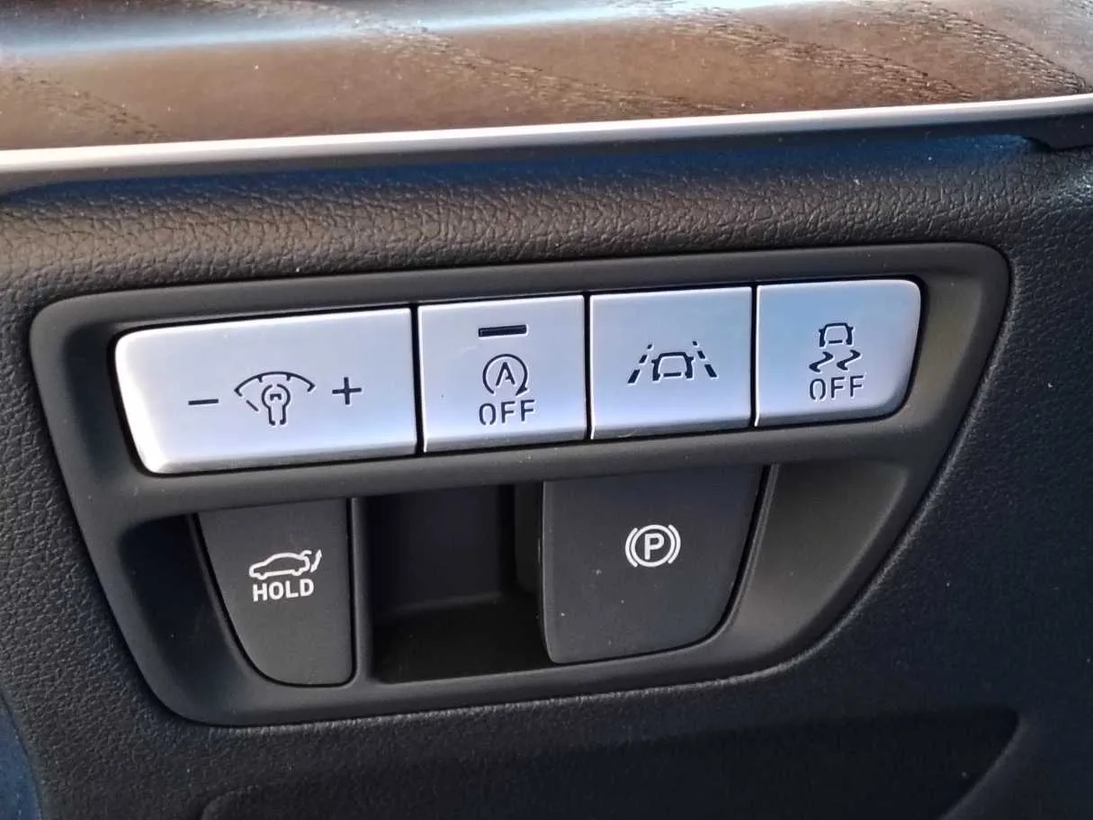 Car image 34