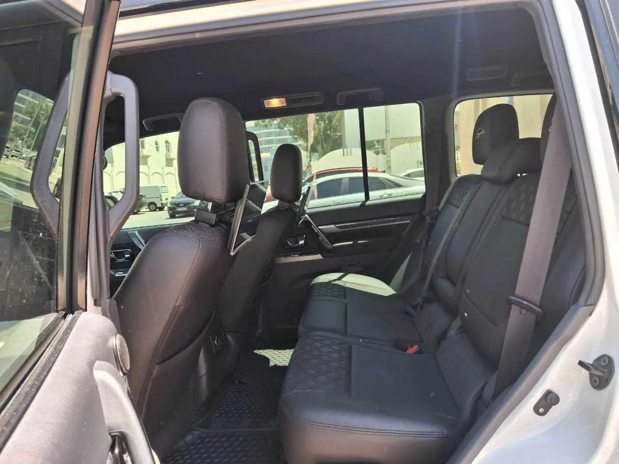 Car image 14