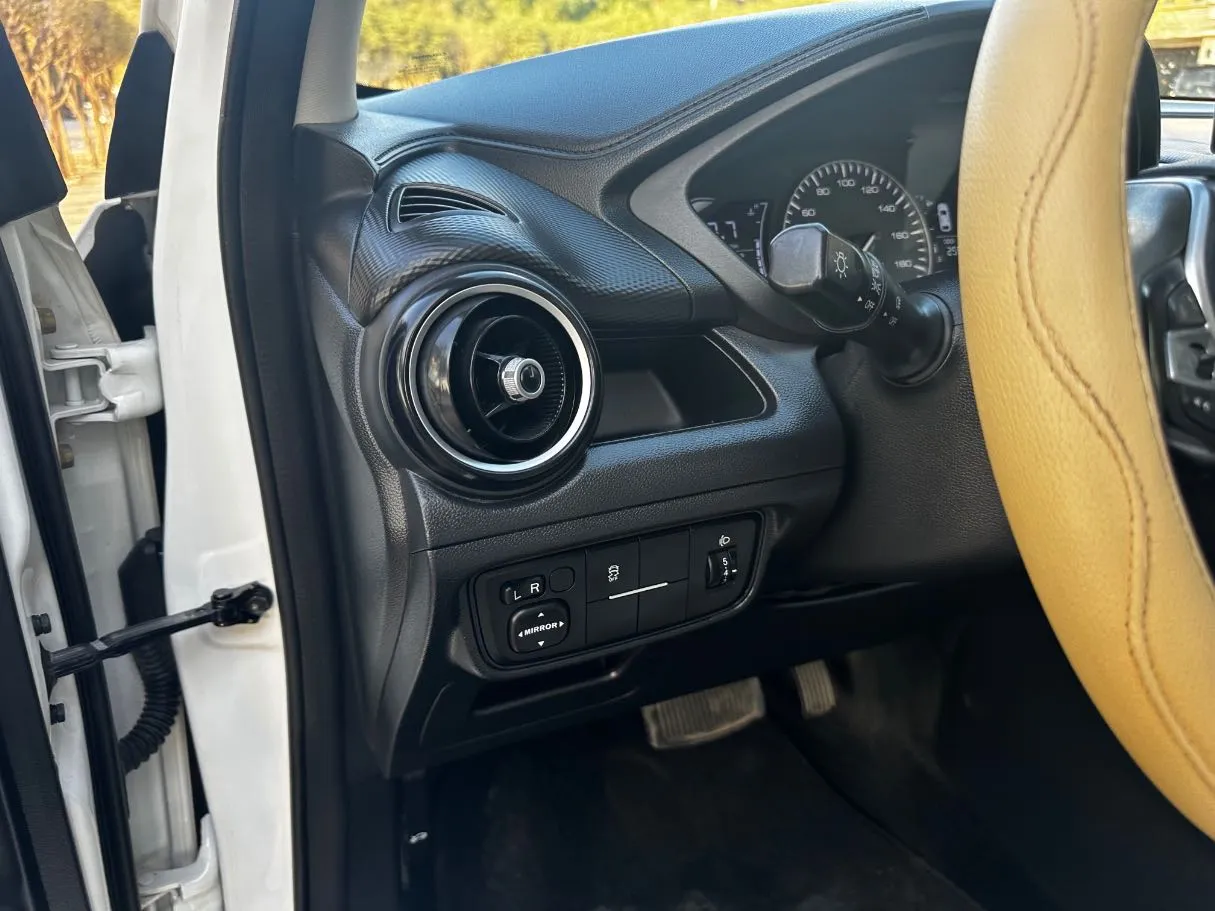 Car image 23