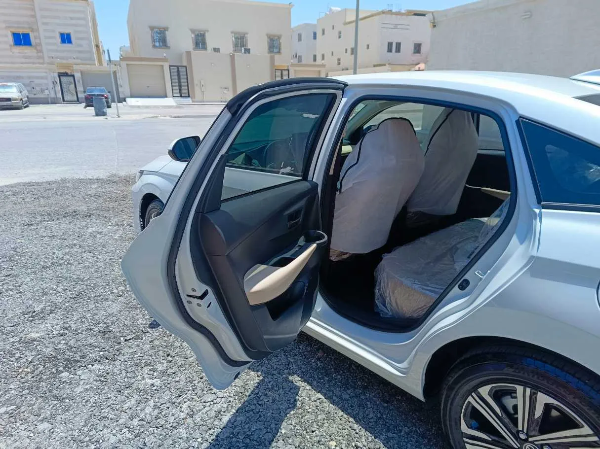 Car image 15