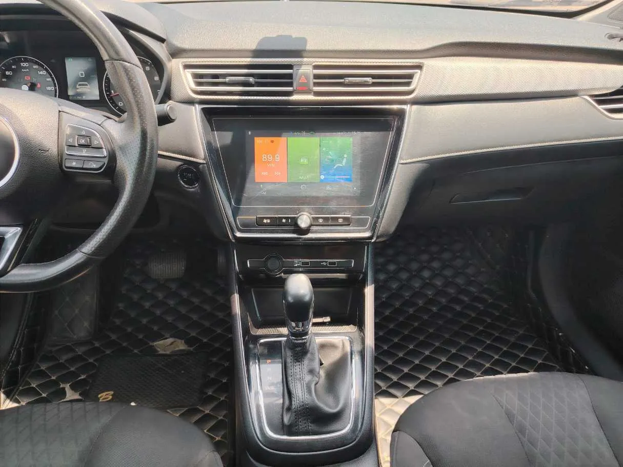 Car image 17