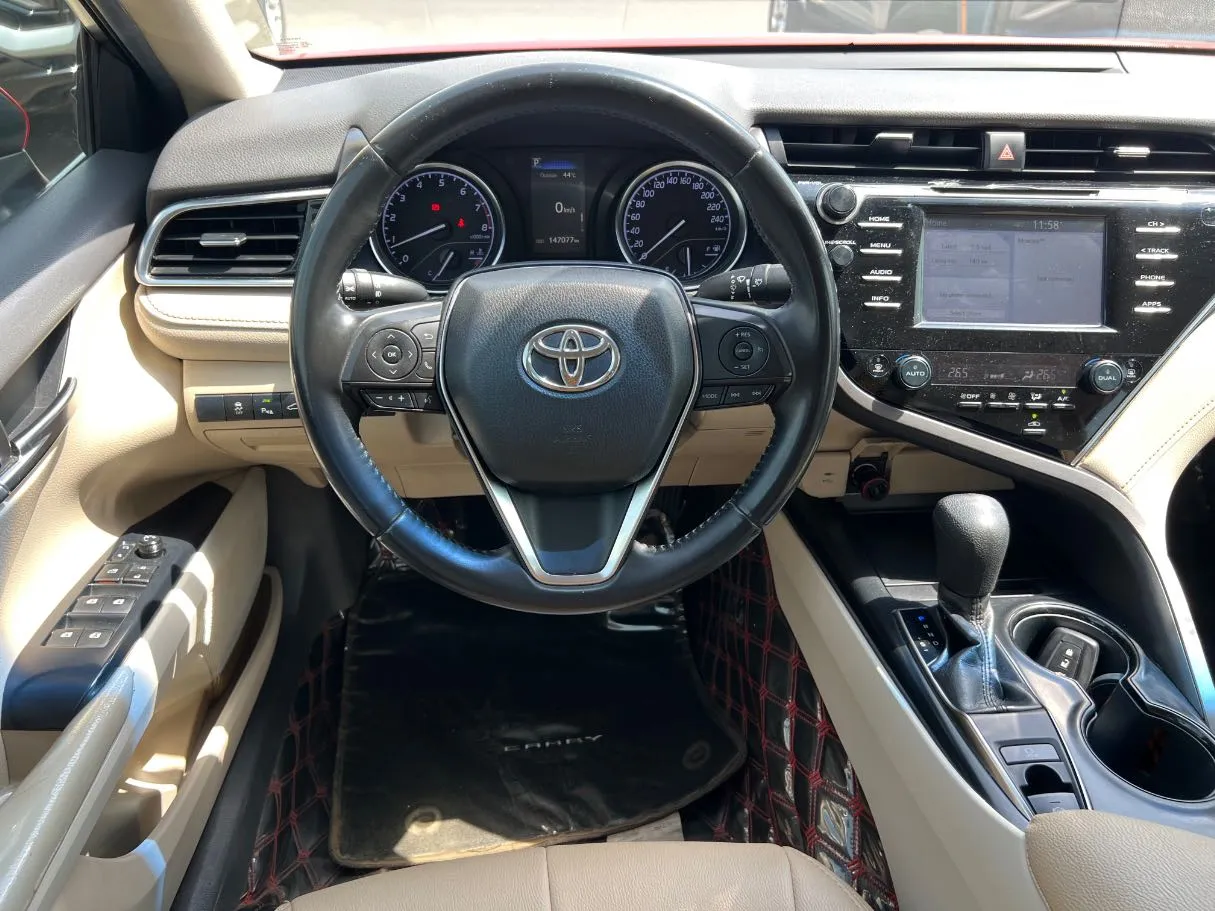 Car image 19