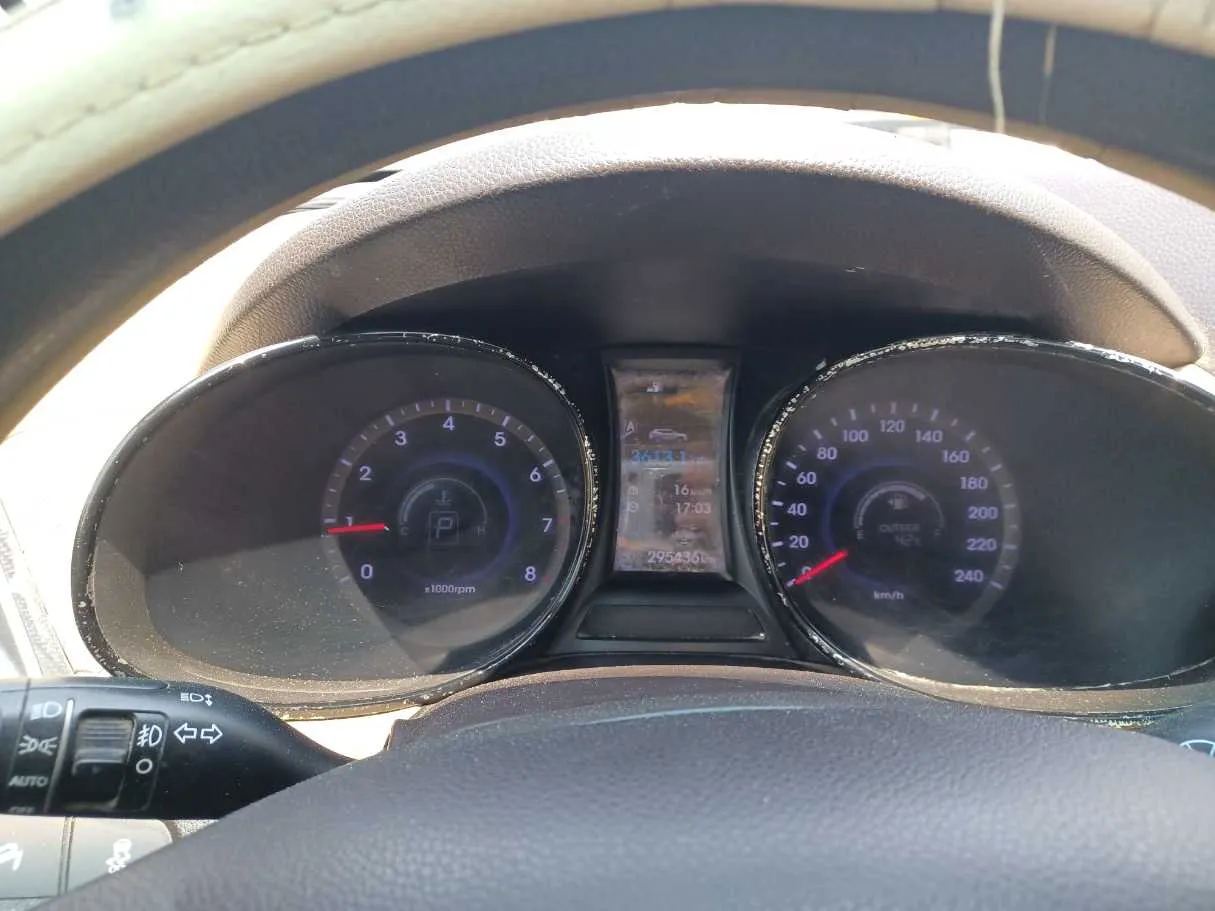 Car image 17