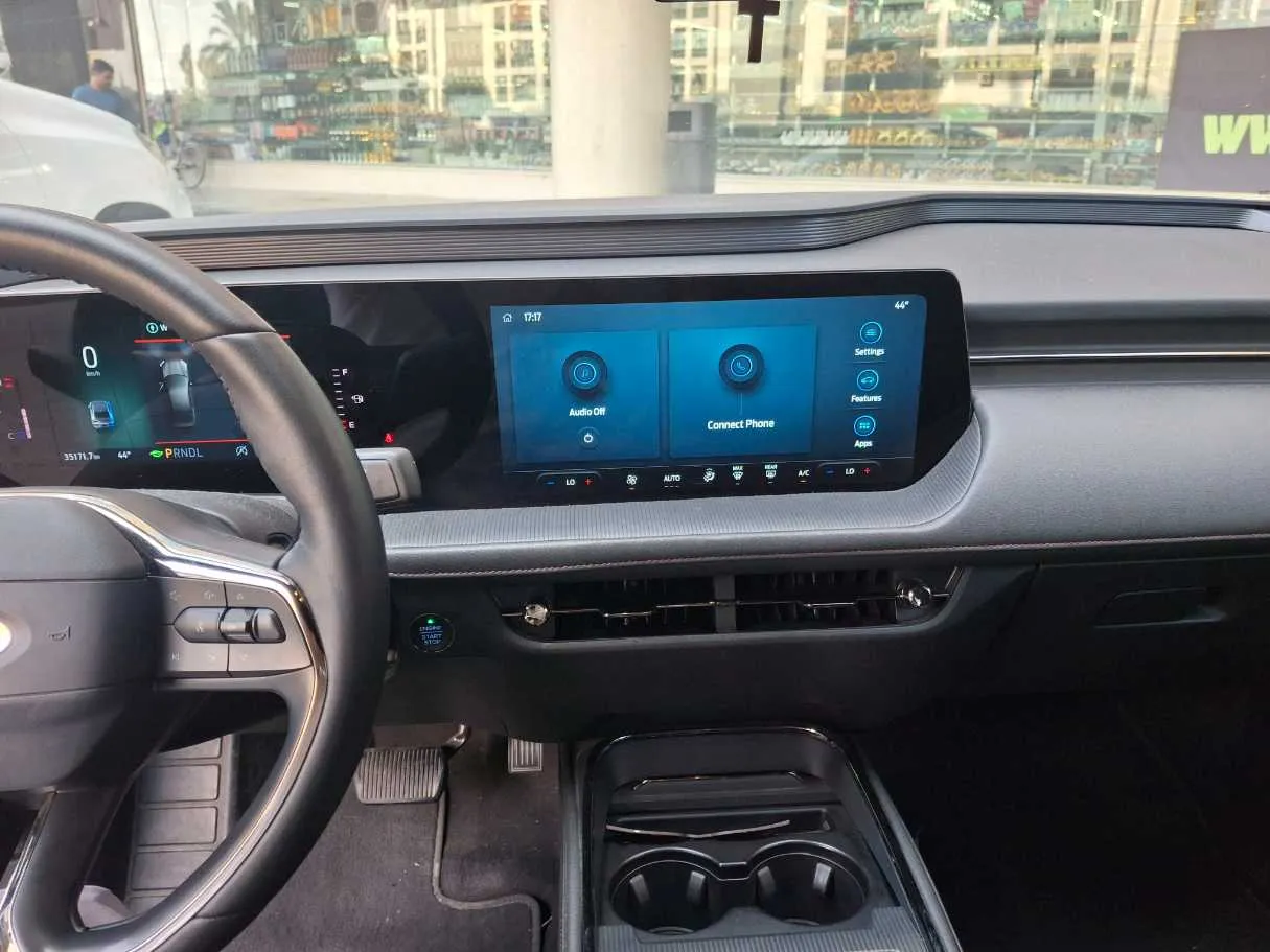 Car image 13