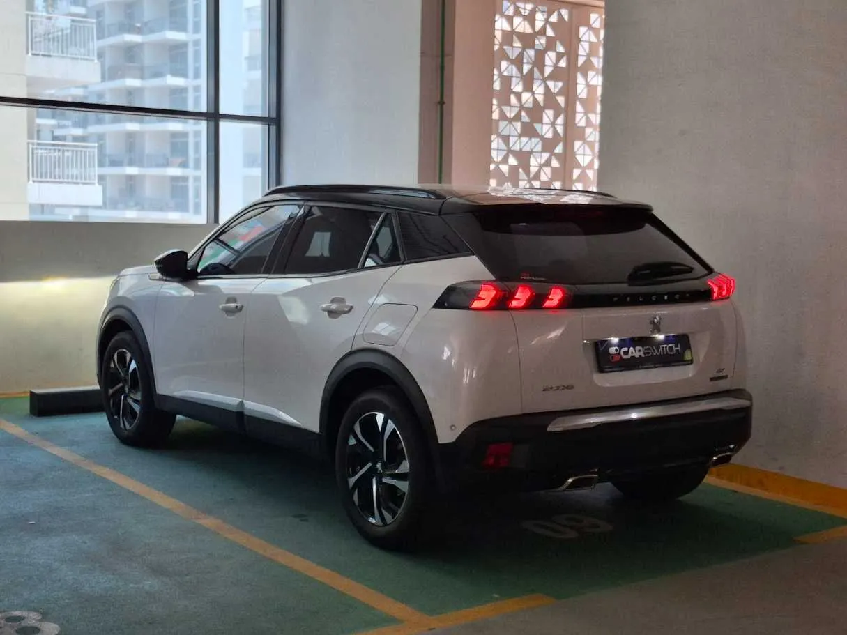 Car image 5