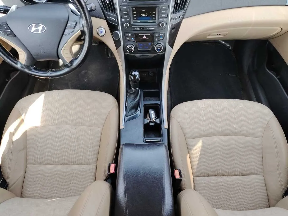 Car image 20