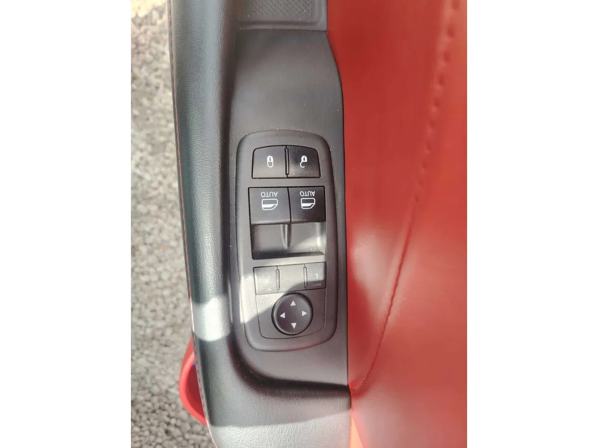 Car image 30