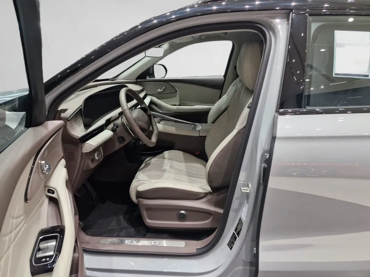 Car image 6