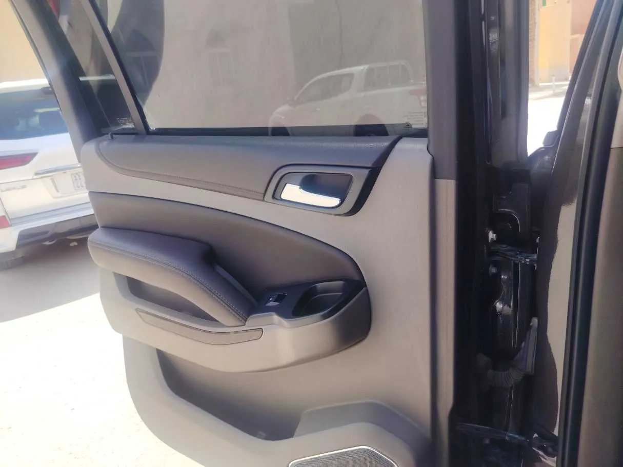 Car image 25