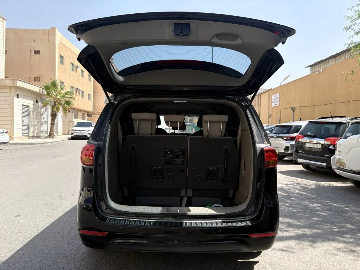 Car image 23